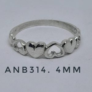 ANB314. Anillo corazones bombe y calados. Ancho 4mm