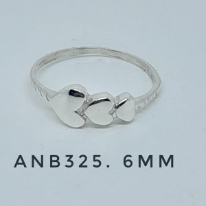 ANB325. Anillo plata tres corazones 6mm