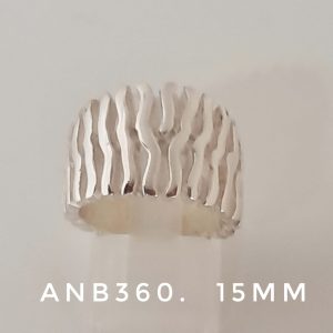 ANB 360 ANILLO BARRITAS CURVAS SOBRE RELIEVE ANCHO 15mm